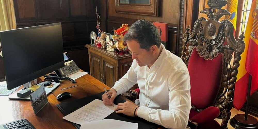 Velázquez se ha dirigido a la Junta por carta para pedirle el consultorio.