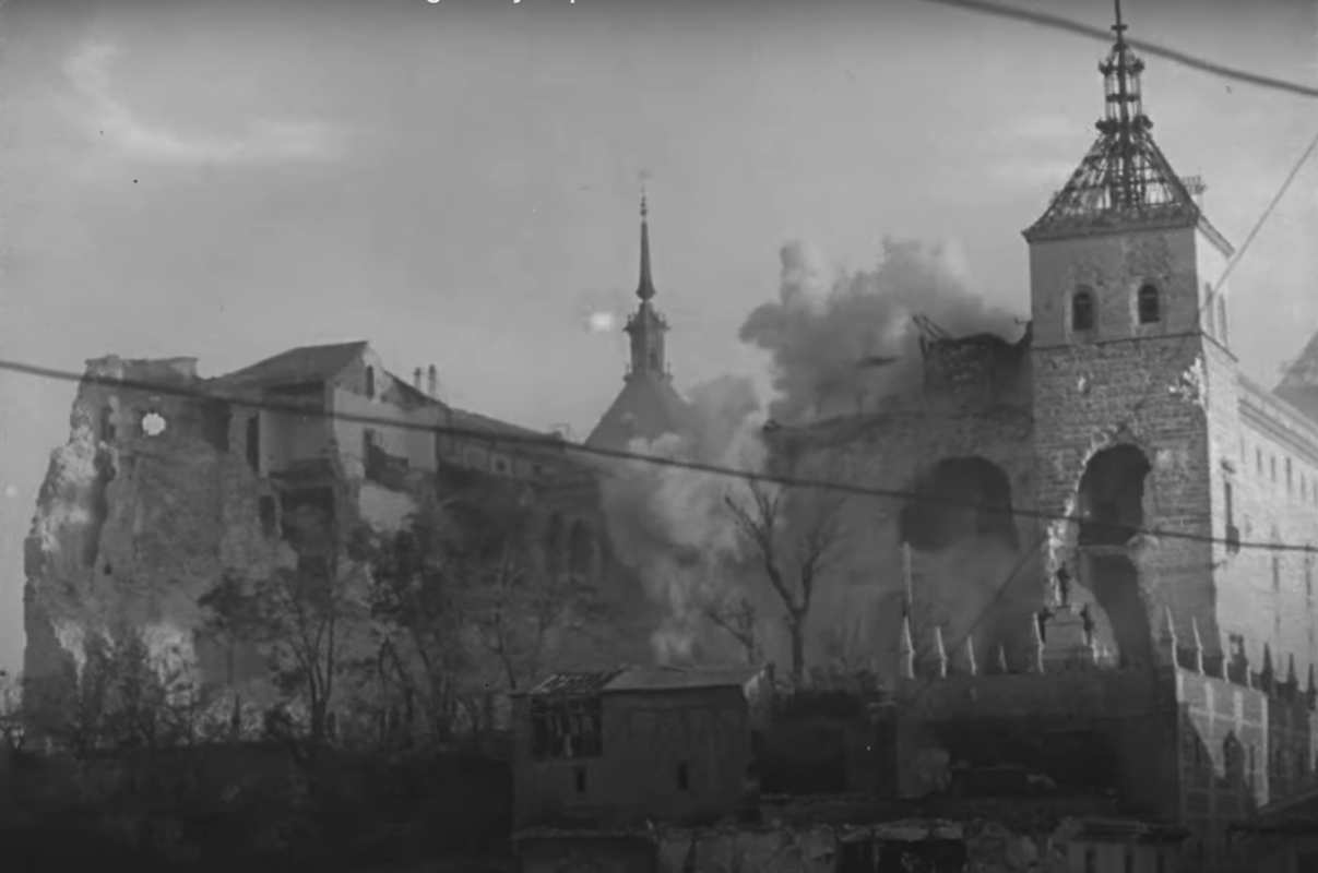 Imagen del asedio al Alcázar de Toledo, en 1936.