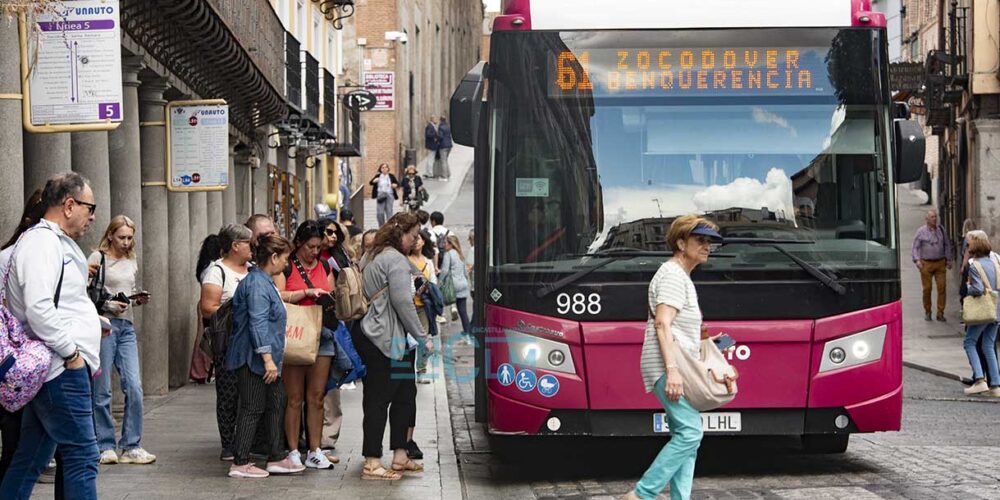 autobús urbano en el casco de Toledo