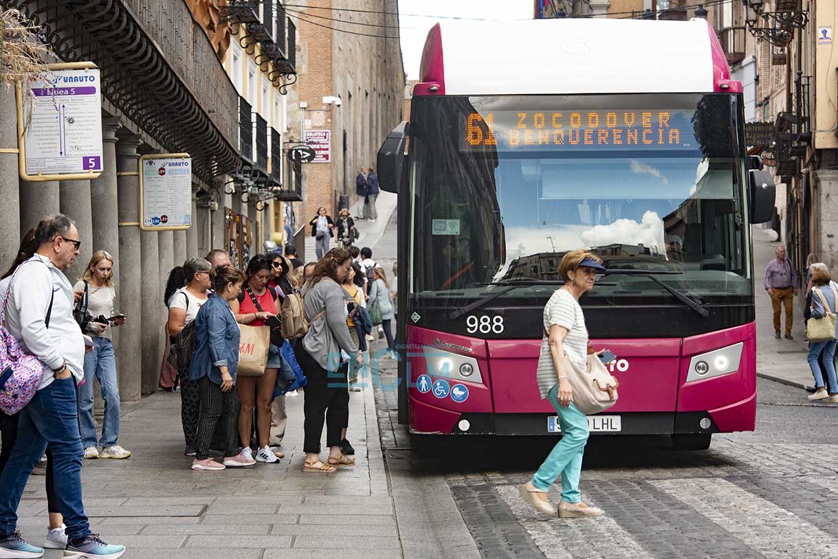 autobús urbano en el casco de Toledo