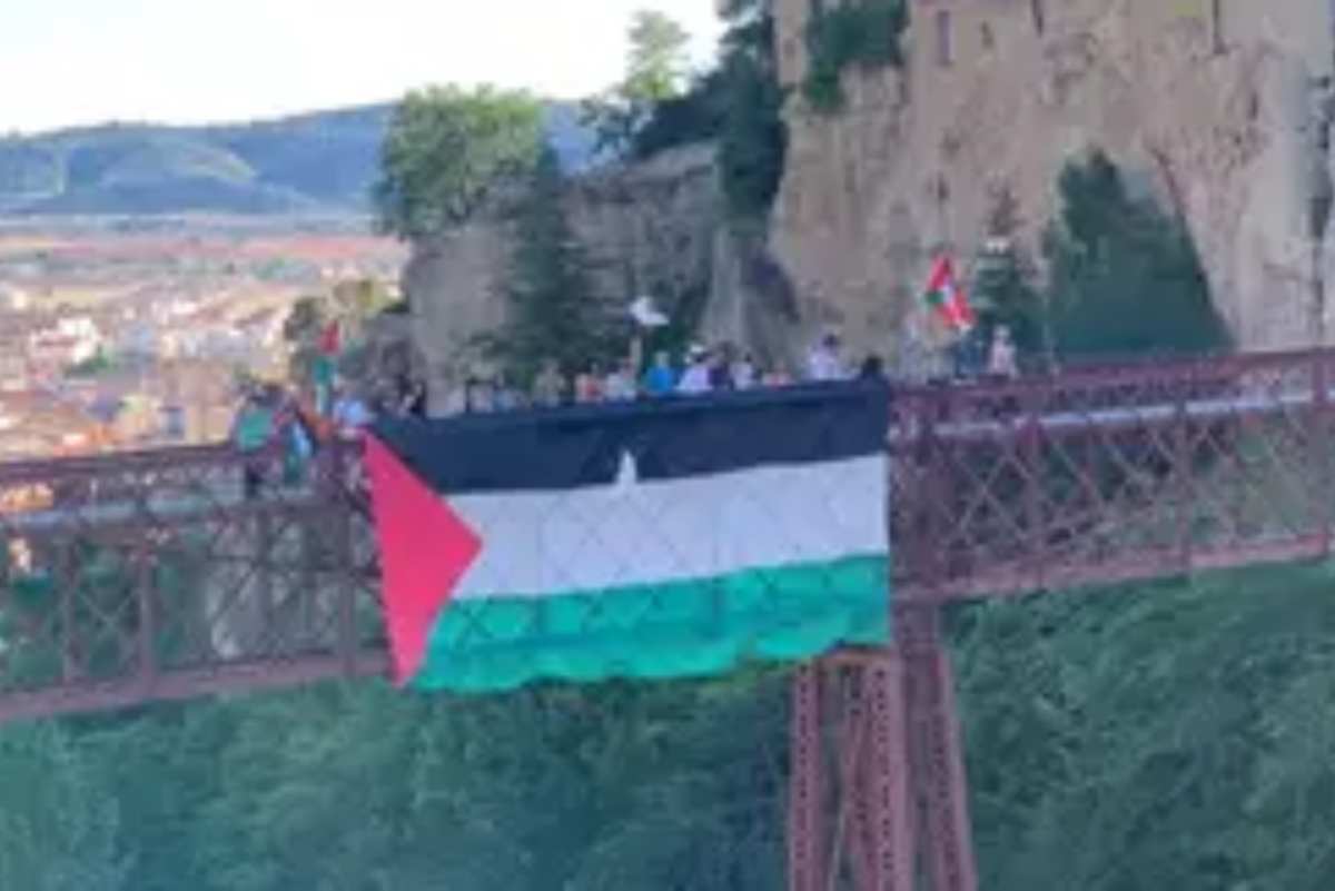 bandera-palestina-puente-san-pablo-cuenca