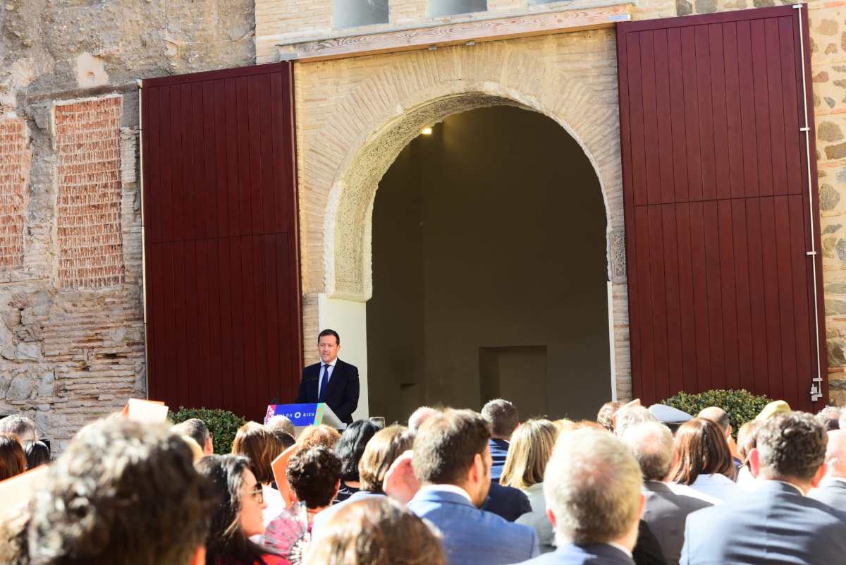 El alcalde de Toledo, Carlos Velázquez, durante la inauguración del Corral de don Diego. Foto: Rebeca Arango.