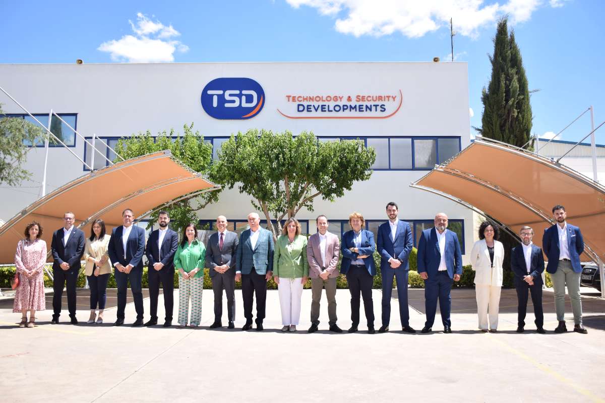 Patricia Franco visitó las instalaciones de la empresa TSD en Herencia.