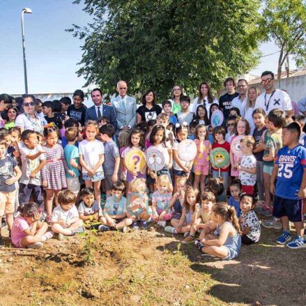 Foto de familia de la plantación del clon del laurel de Bécquer. Foto: Rebeca Arango.