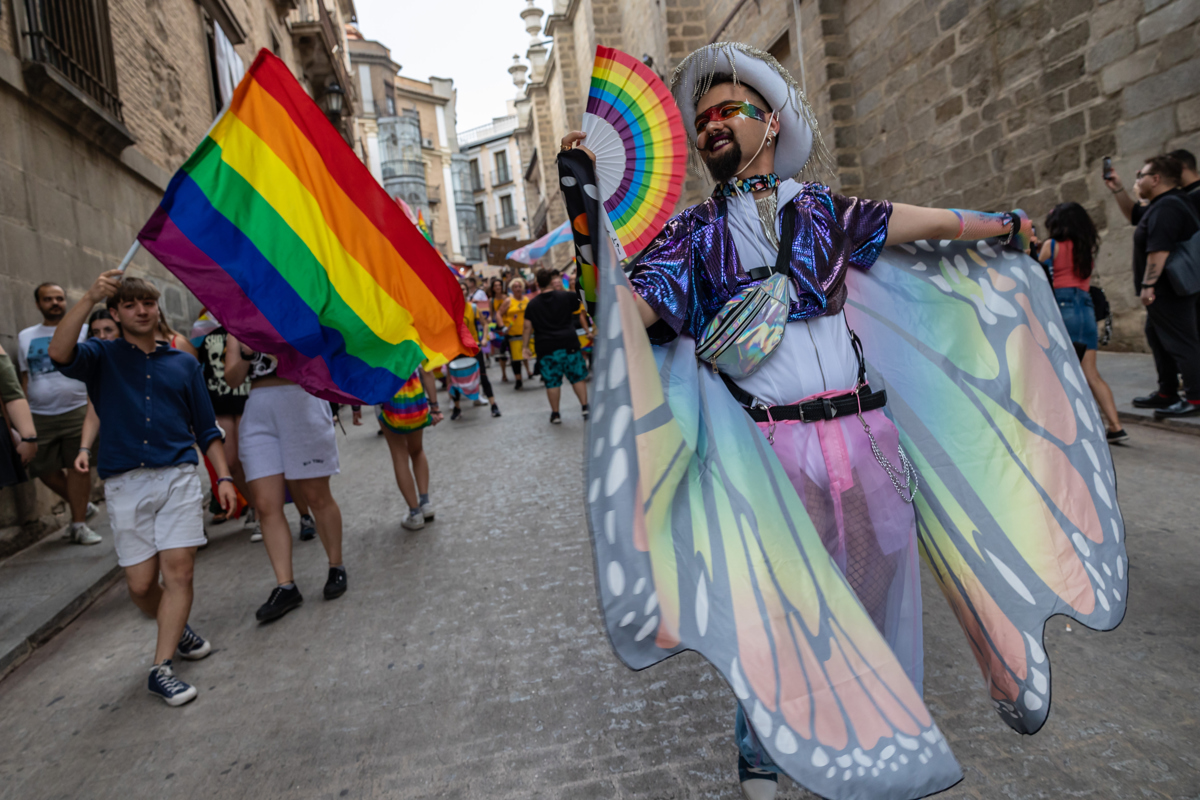 Un detalle de la marcha de apoyo al colectivo LGTBI en Toledo. Foto: EFE/Ángeles Visdómine.