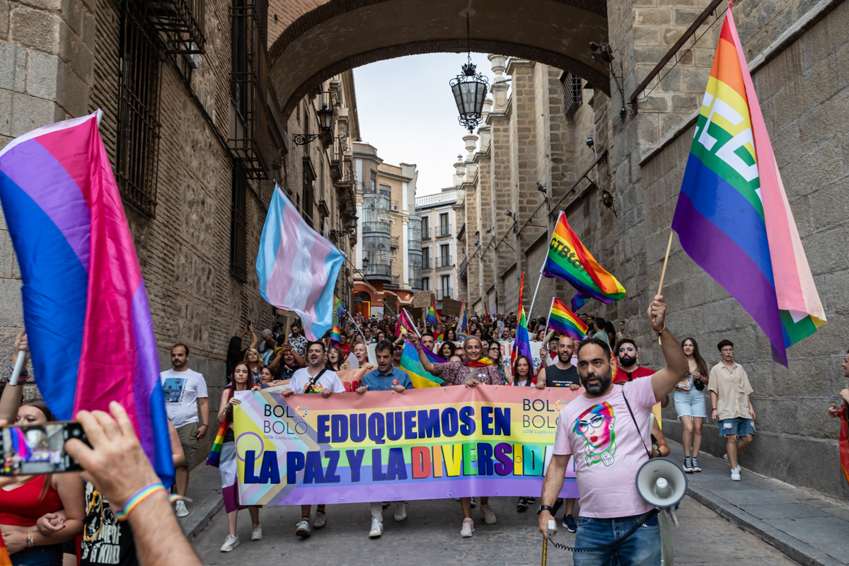 El lema de la marcha en apoyo de las personas LGTBI tenía como base la educación. Foto: EFE/Ángeles Visdómine.