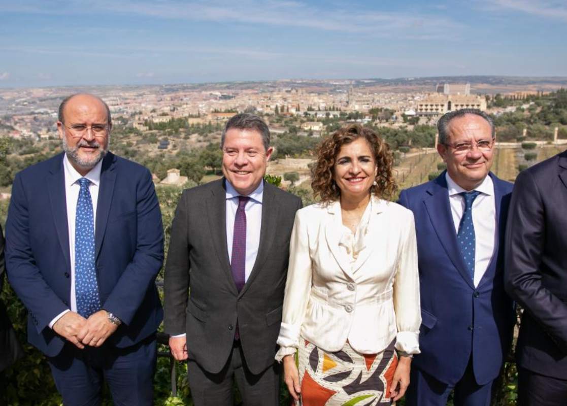 La ministra de Hacienda, María Jesús Montero, junto al presidente regional, Emiliano García-Page.