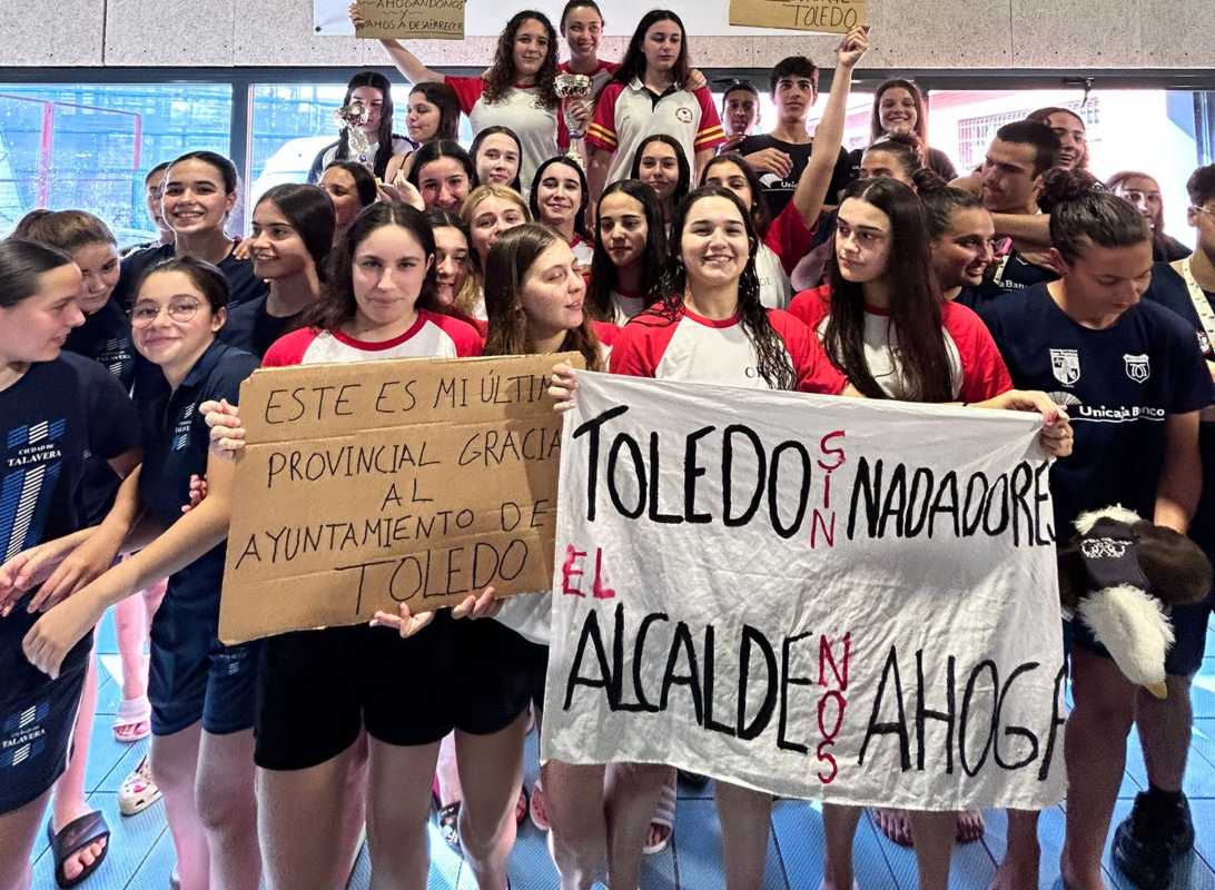 Nadadoras del CN Oriol Imperial, en una de sus últimas protestas.