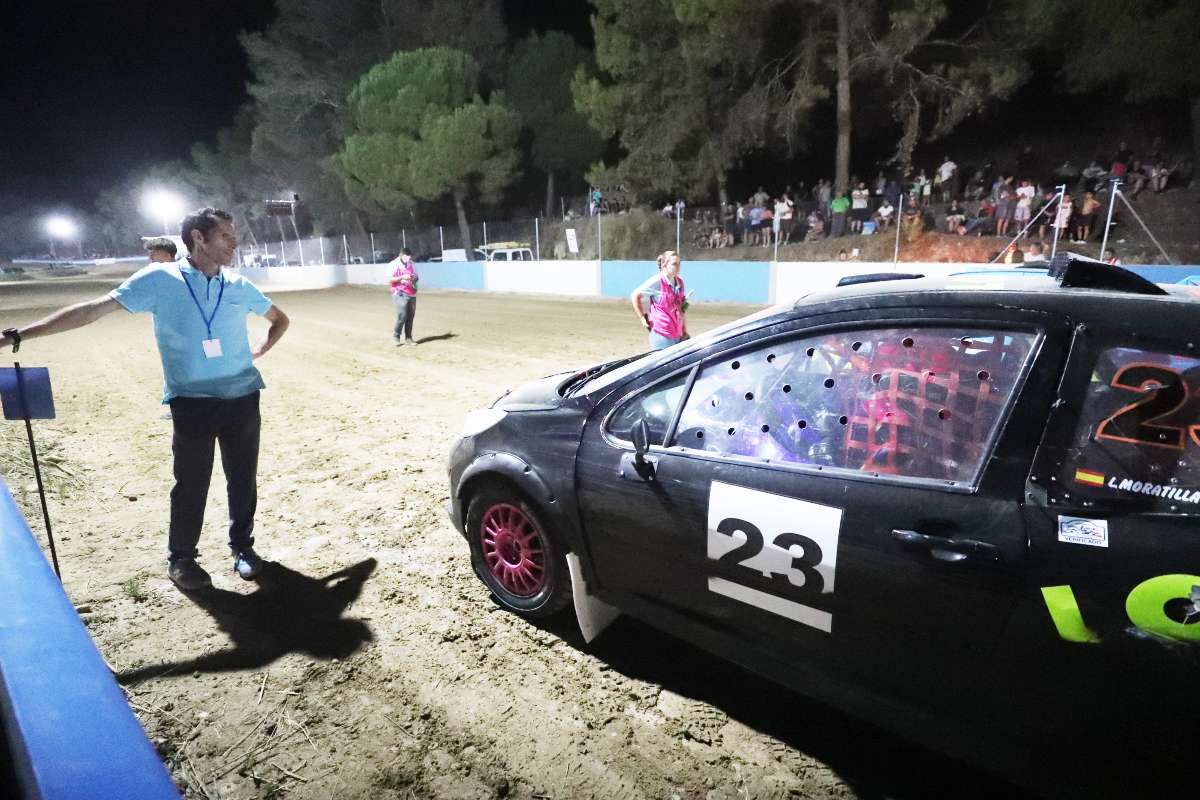 El concejal Antonio Núñez asistió al Autocross Nocturno de Talavera.