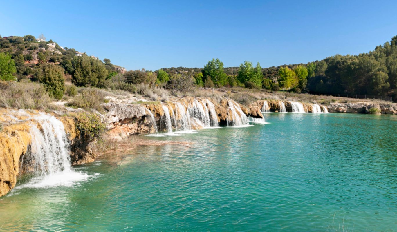 Imagen de las Lagunas de Ruidera, un lugar espectacular por sus aguas turquesas