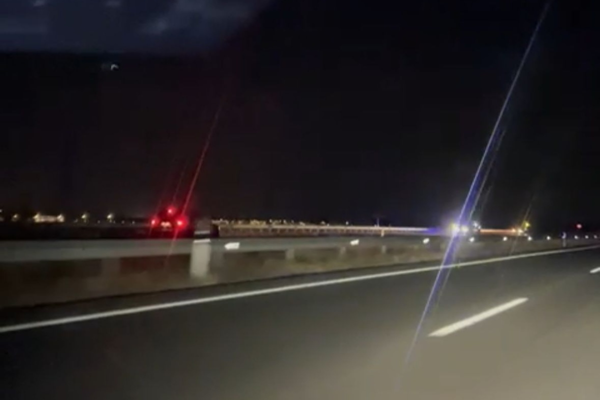 Momento en el que la Guardia Civil de Tráfico intercepta al conductor