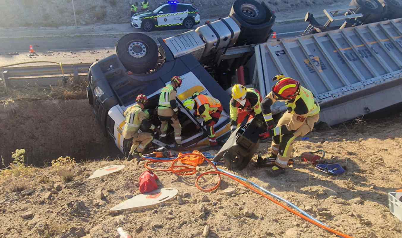 Imagen del accidente en la CM-40. Foto: Bomberos Ayuntamiento de Toledo.