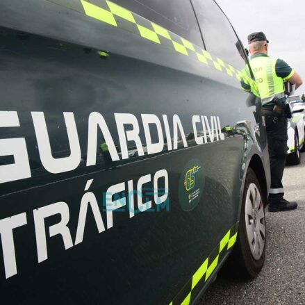 Control de alcoholemia de la Guardia Civil en campaña de prevención de accidentes en motos y ciclomotores