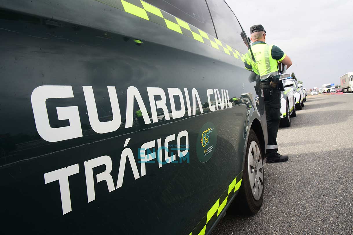 Control de alcoholemia de la Guardia Civil en campaña de prevención de accidentes en motos y ciclomotores