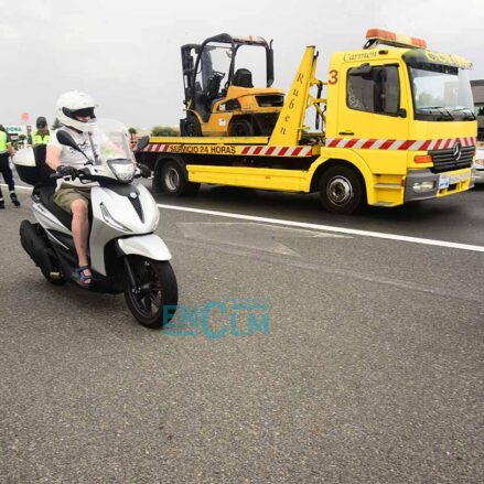 Control de alcoholemia de la Guardia Civil en campaña de prevención de accidentes en motos y ciclomotores