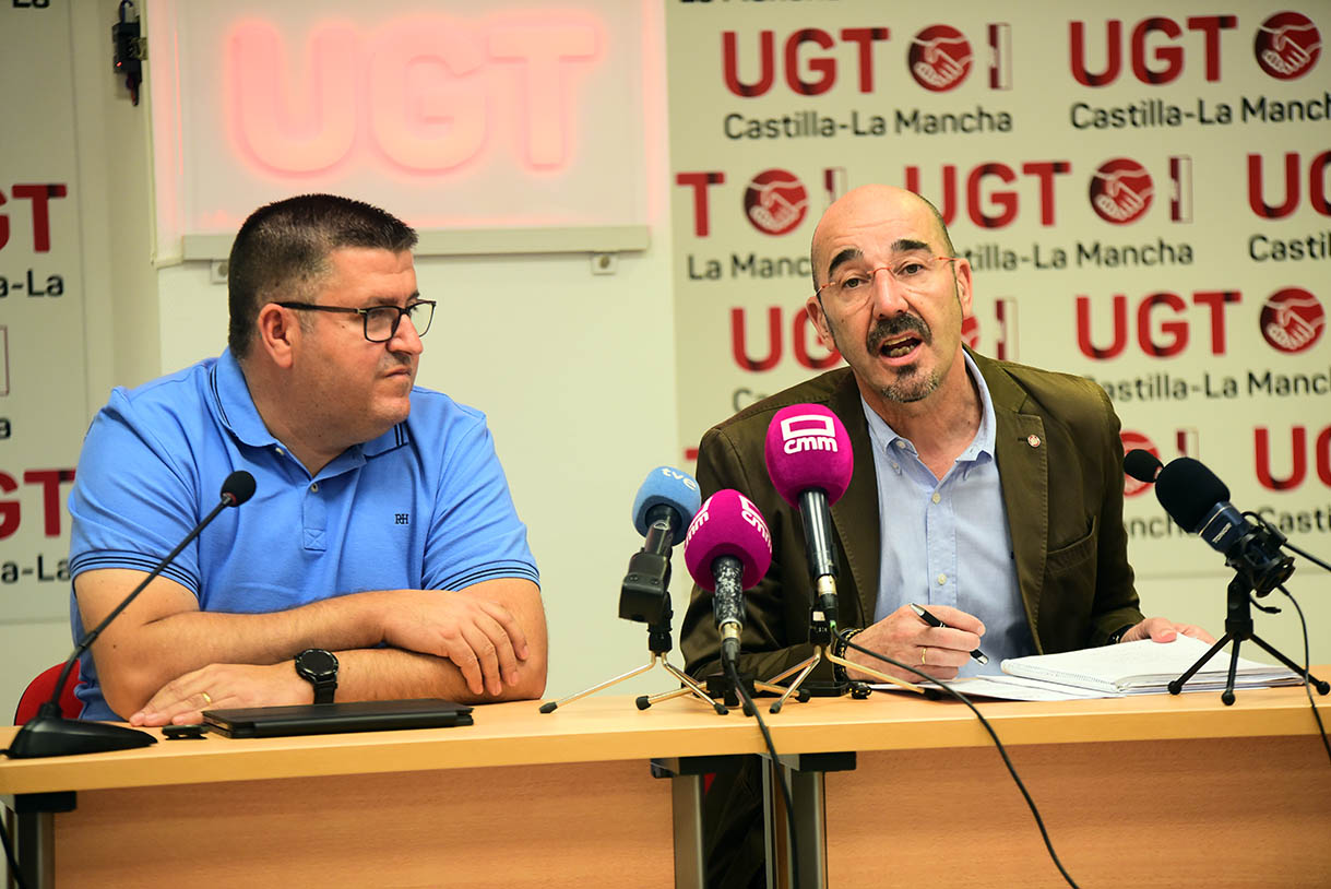 El vicesecretario general de Política Sindical de UGT a nivel confederal, Fernando Luján, y Francisco Javier González, de UGT Castilla-La Mancha