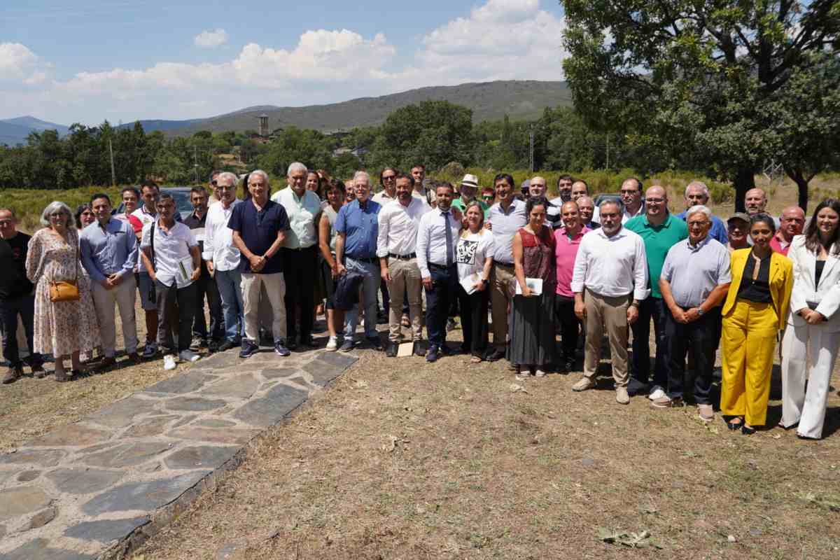 Foto de la familia en la presentación del proyecto de CO2 en Campillo de Ranas, Guadalajara