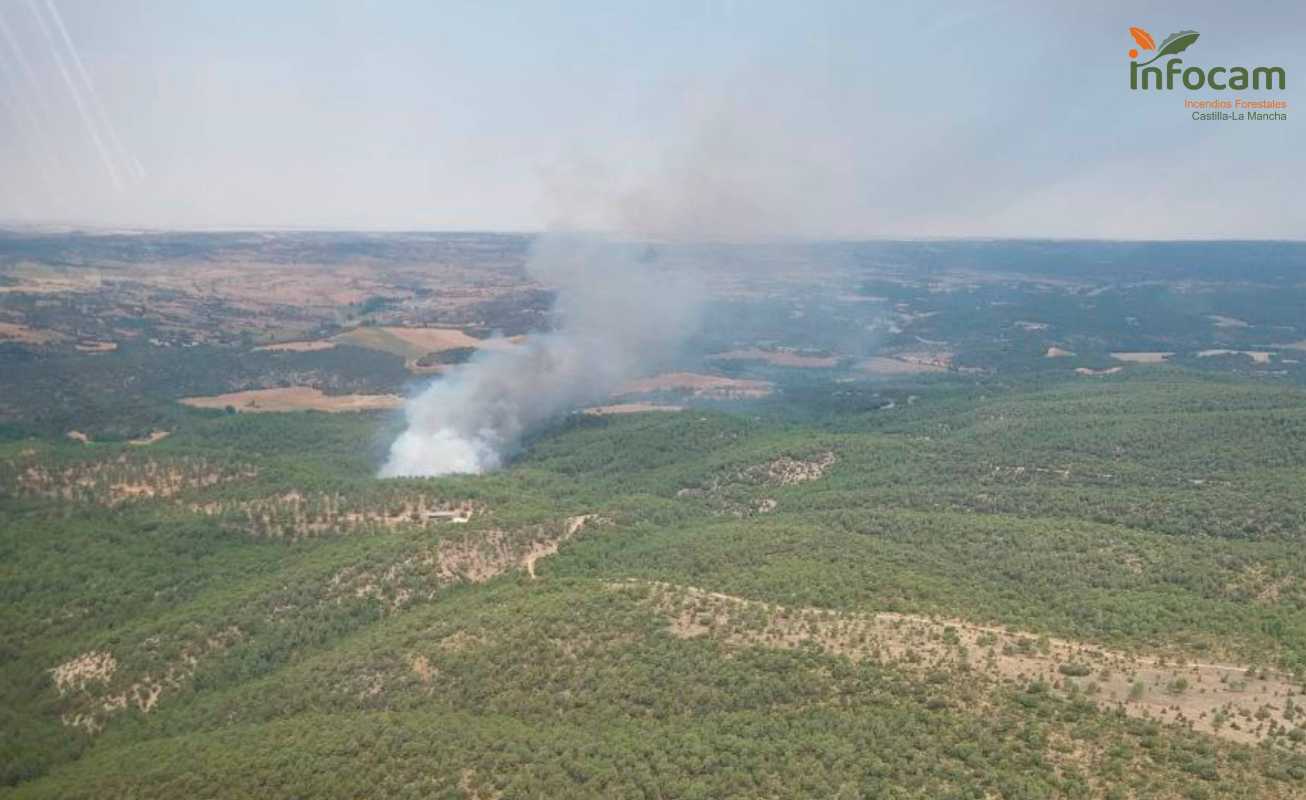 Imagen del incendio forestal en La Parra de las Vegas (Cuenca).