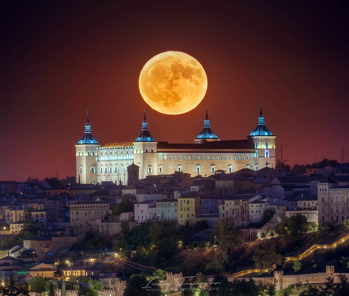 Luna de ciervo y Alcázar de Toledo