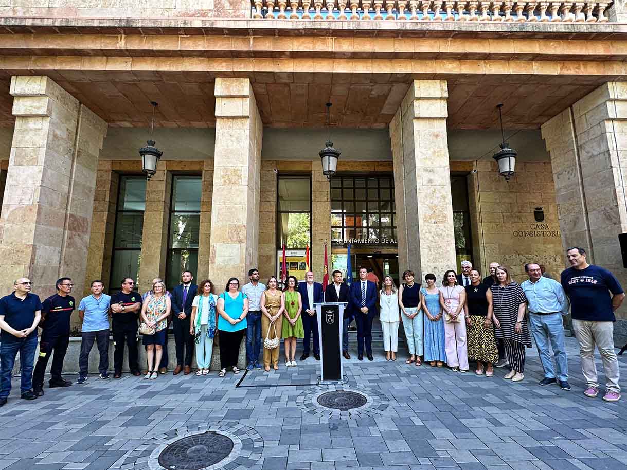 Minuto de silencio en el Ayuntamiento de Albacete por las víctimas de los últimos asesinatos machistas