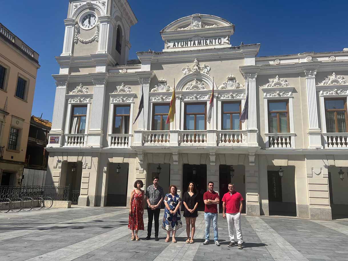 Minuto de silencio del Grupo Socialistaen el Ayuntamiento de Guadalajara por las víctimas de los últimos asesinatos machistas