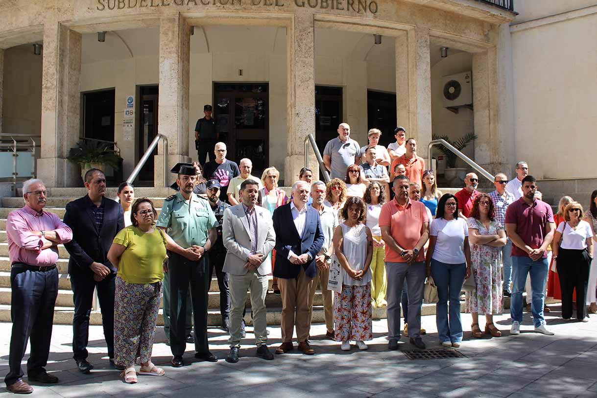 Minuto de silencio en la Subdelegación de Gobierno de Ciudad Real en repulsa a los últimos asesinatos machistas