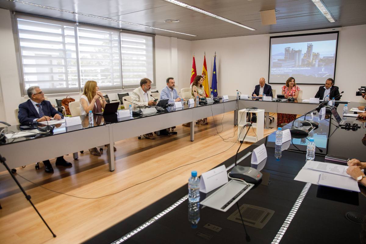 Reunión del Observatorio de Promoción Industrial de Castilla-La Mancha.