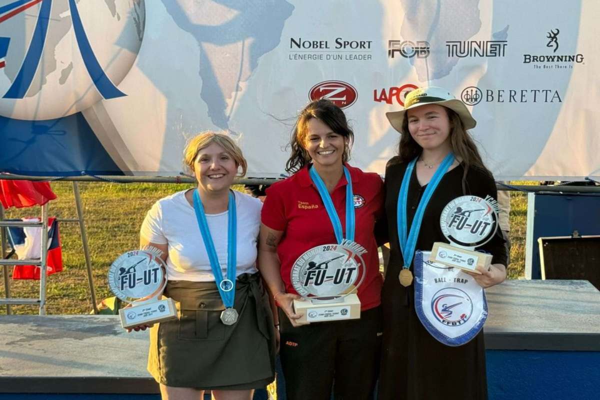 Eva Clemente en el centro de la imagen tras proclamarse Campeona del Mundo