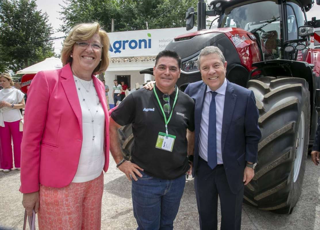 El presidente de Castilla-La Mancha, Emiliano García-Page y la delegada provincial de Agricultura, Ganadería y Desarrollo Rural, Amparo Bremard.