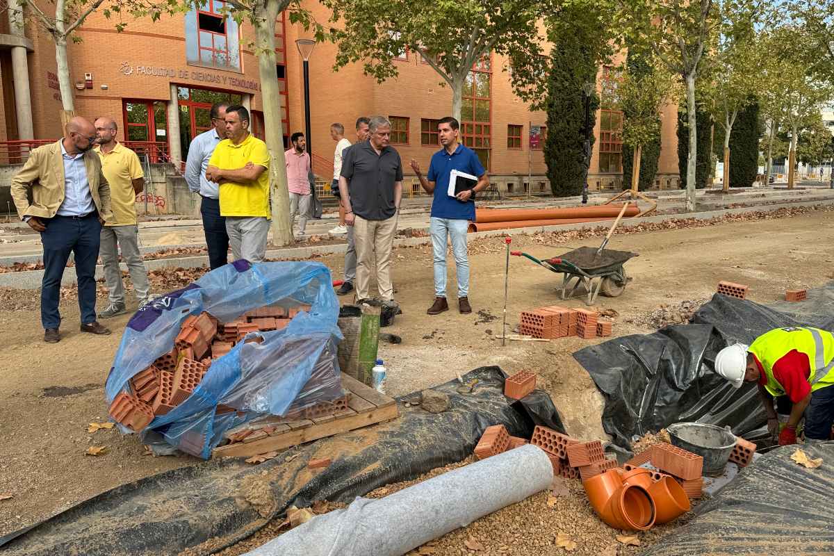 El alcalde de Ciudad Real ha visitado las obras de la calle Camilo José Cela