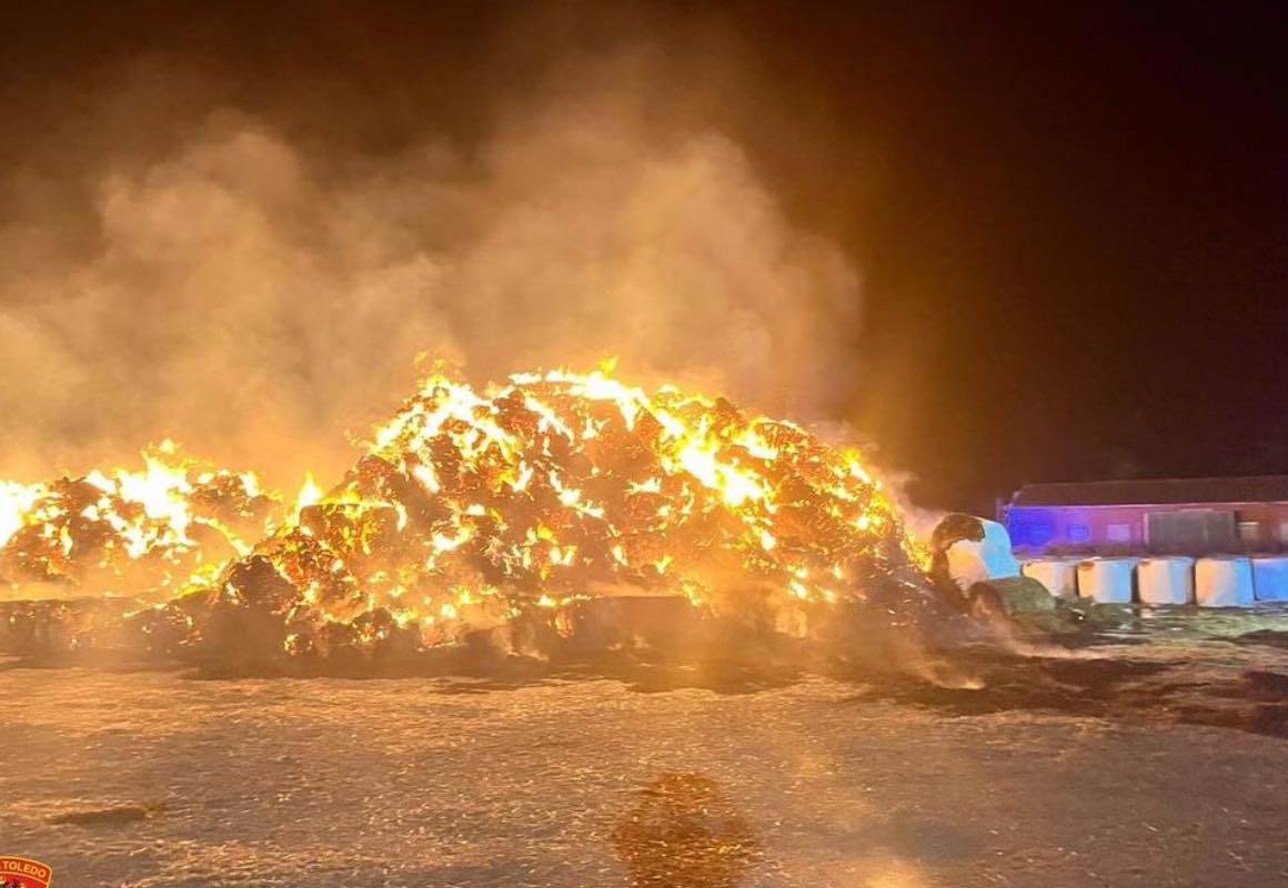 Activo un incendio en una granja agrícola de Carriches (Toledo)/Foto:@cpeistoledo