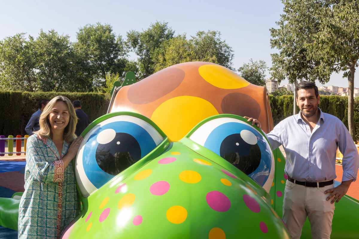 Ana Guarinos, alcaldesa de Guadalajara y José Luis Alguacil concejal de Parques y Jardines visitan el parque Nuevo Alamín