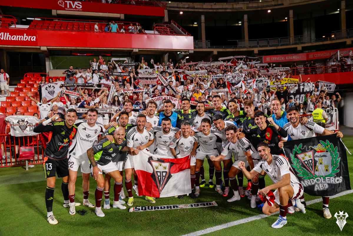 Los jugadores del Albacete festejaron el triunfo por todo lo alto. Foto: Albacete Balompié.