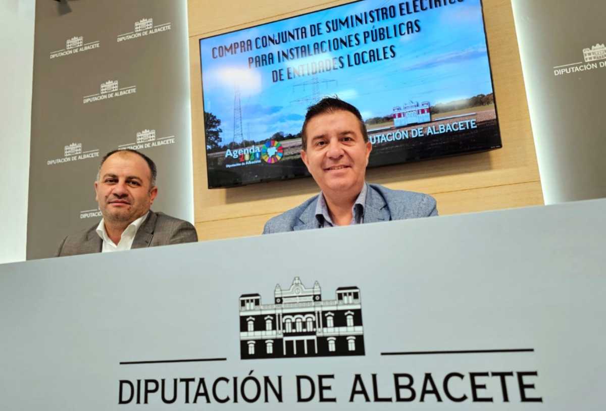 El presidente de la Diputación de Toledo, y el diputado de Medio Ambiente, José Antonio Gómez.