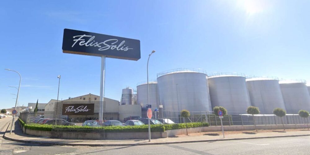 Imagen de la bodega de Félix Solís en Valdepeñas.