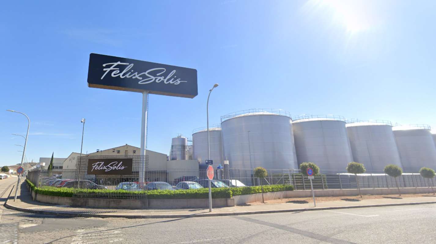 Imagen de la bodega de Félix Solís en Valdepeñas.