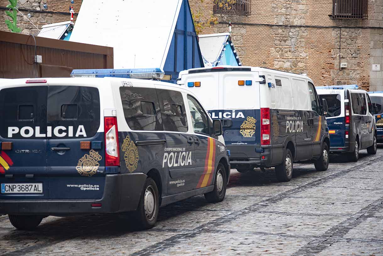 Furgones de la Policía Nacional, fuerzas de seguridad, coche vehículo policia nacional,