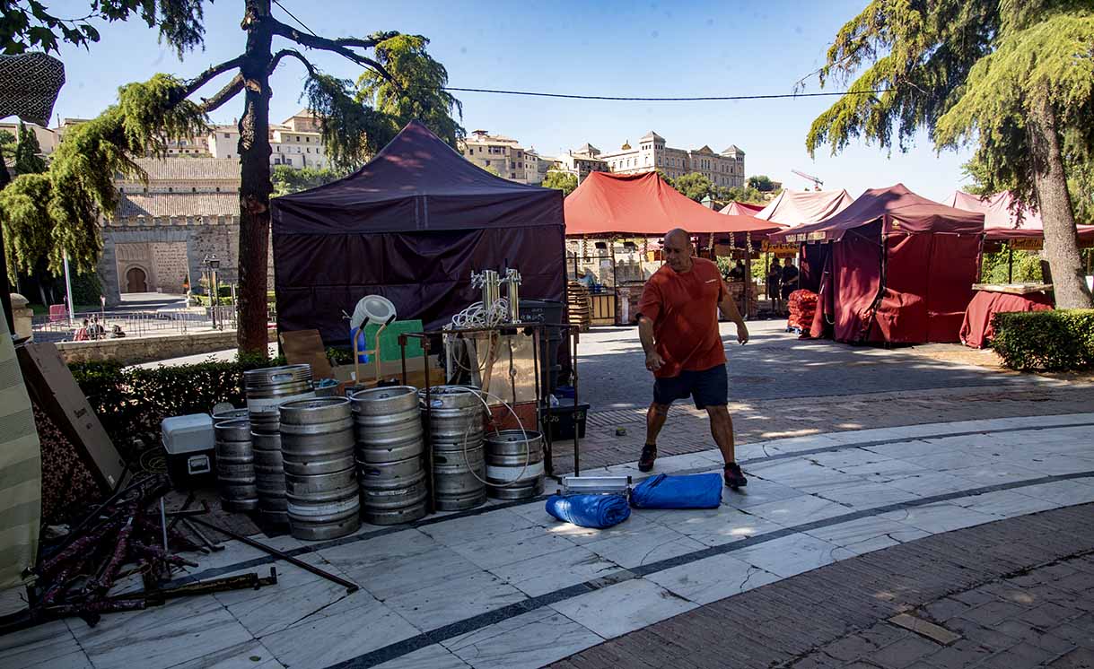 Montaje del Mercado Medieval de Toledo. Foto: Rebeca Arango.