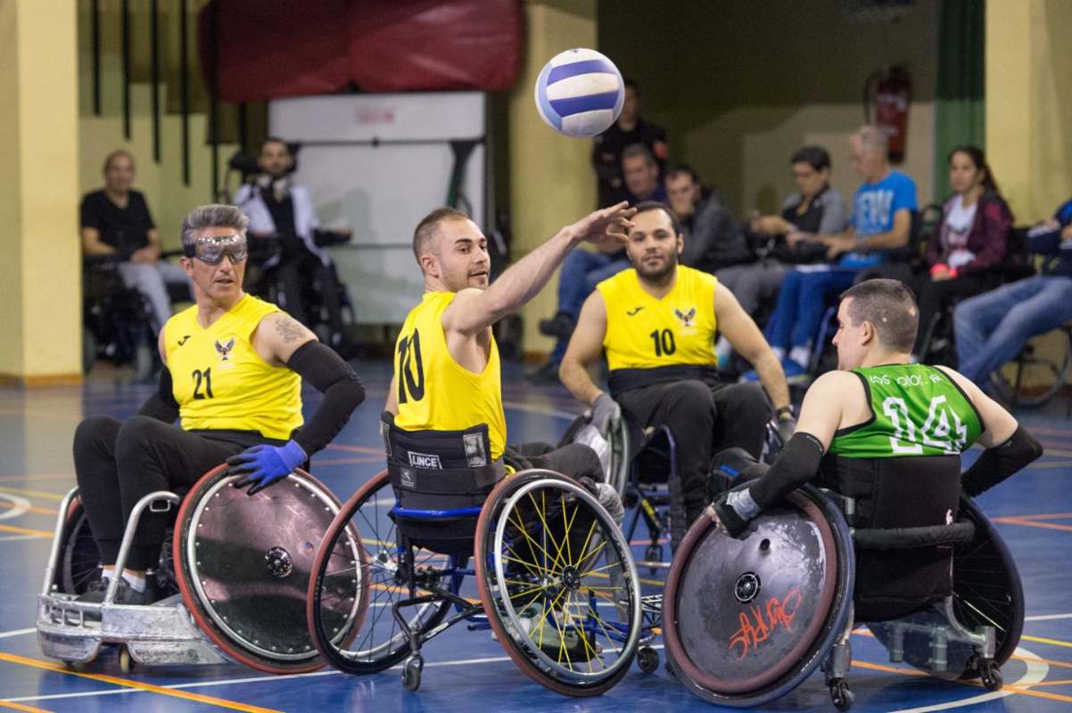 Imagen de jugadores de baloncesto en el Hospital Nacional de Parapléjicos.