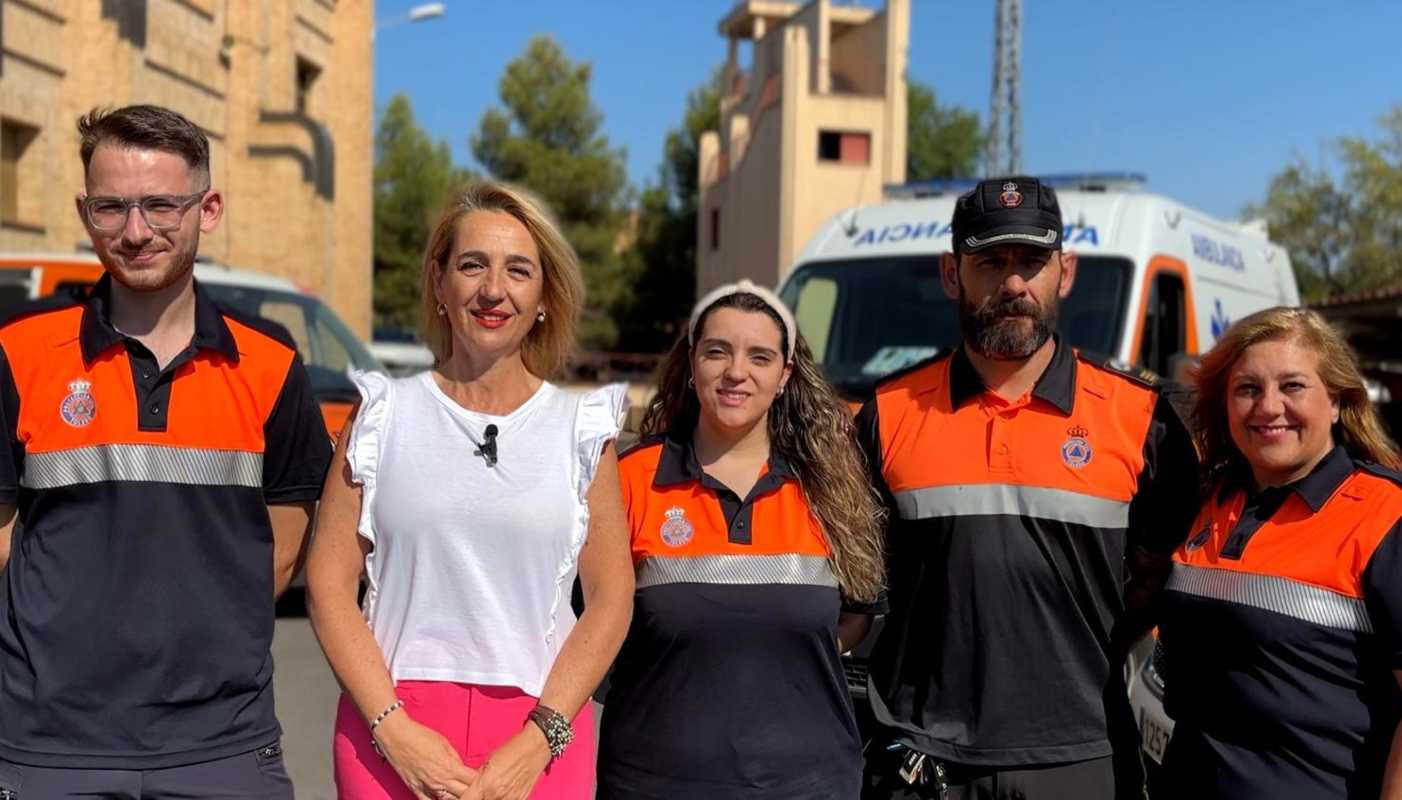 Los voluntarios de Protección Civil que ayudar a la mujer a dar a luz junto a la vicealcaldesa de Toledo, Inés Cañizares.