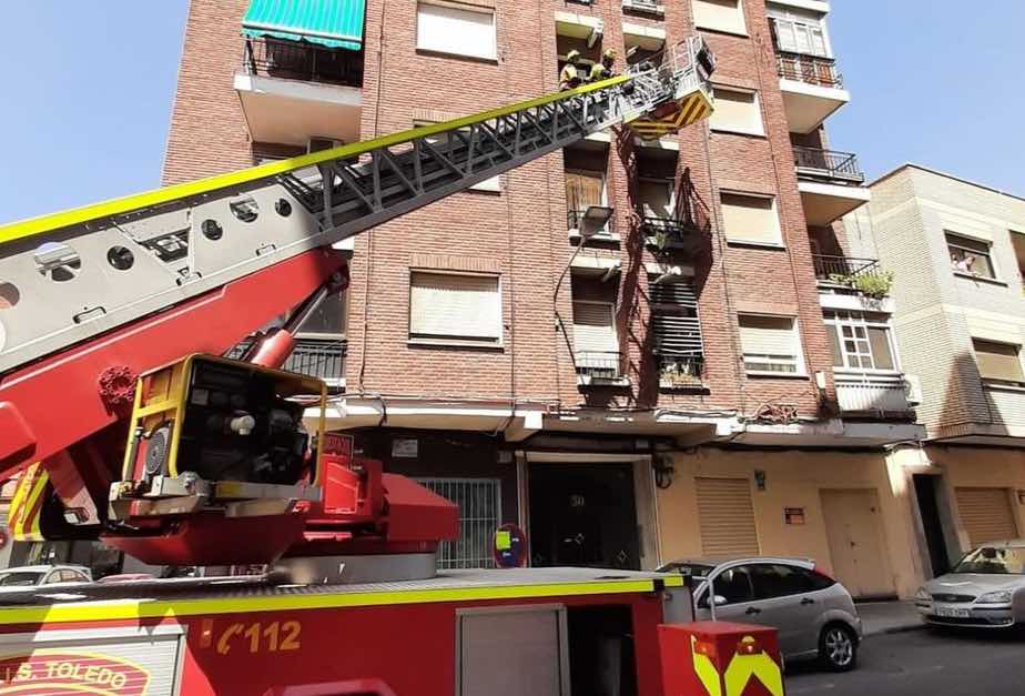 En el rescate a la mujer en Talavera, también han intervenido agentes de Policía Nacional, Policía Local, así como médicos del Sescam /Foto: cpeistoledo