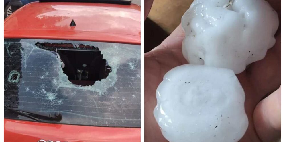 Una luna rota de un coche debido a la granizada que cayó en un pueblo de Cuenca.