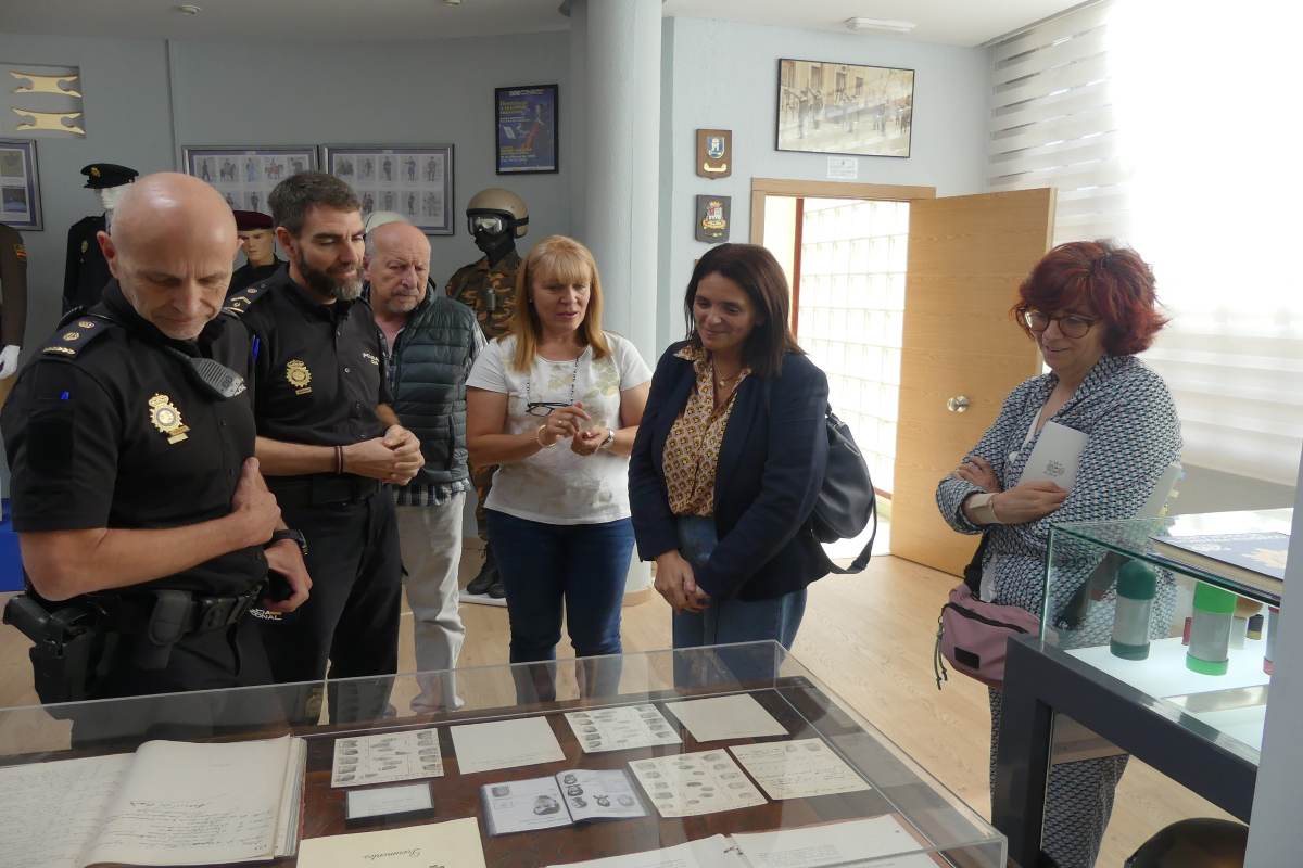 Susana Cabellos, subdelegada del Gobierno en Guadalajara visita la Comisaría de Policía Nacional