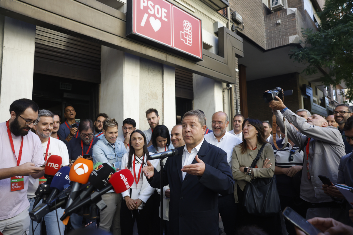 El presidente de Castilla-La Mancha, Emiliano García-Page, a su llegada al Comité Federal de su partido este sábado en Madrid. EFE/ Juanjo Martín.