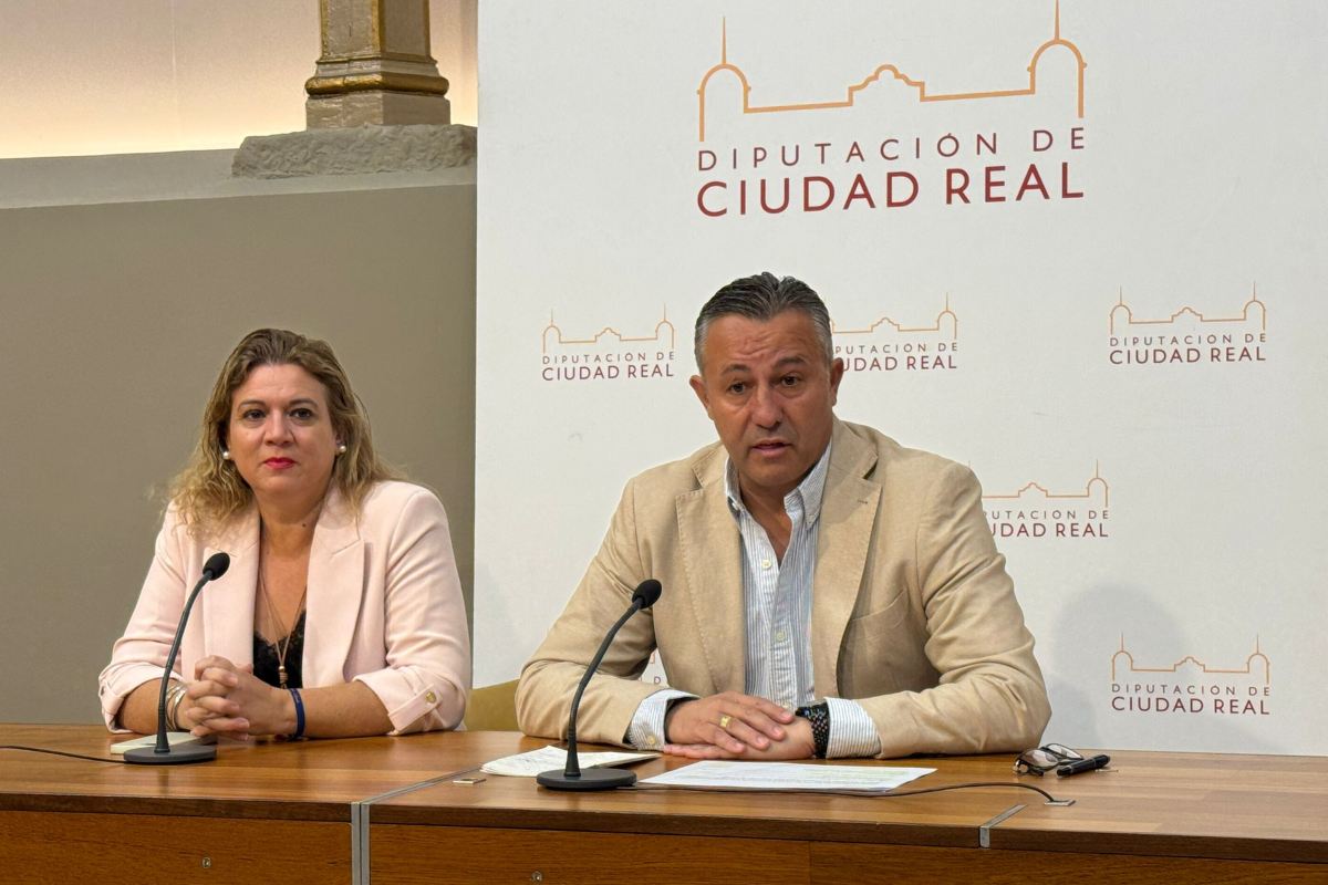 El vicepresidente cuarto de la Diputación, Adrián Fernández, y la diputada provincial, Maribel Mansilla