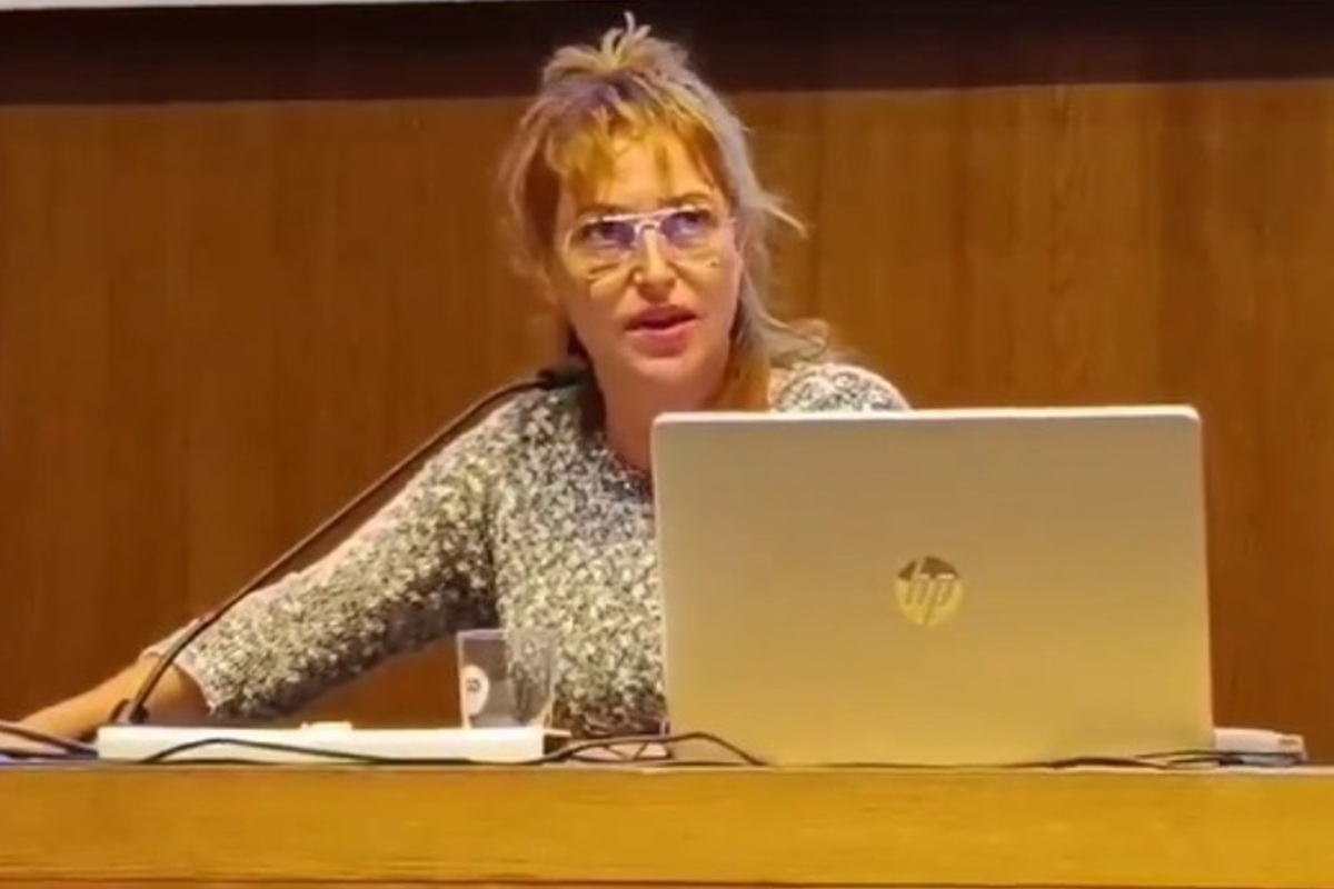 Imagen de Sarah Berlori durante una conferencia ofrecida esta semana en Pamplona