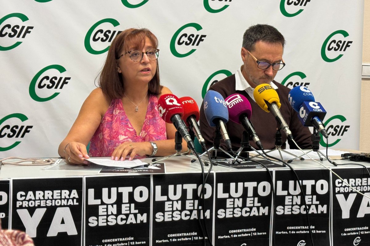 La presidenta de CSIF Sanidad en Castilla-La Mancha, Ana Isabel Fernández; y el vicepresidente, Guillermo Rubio