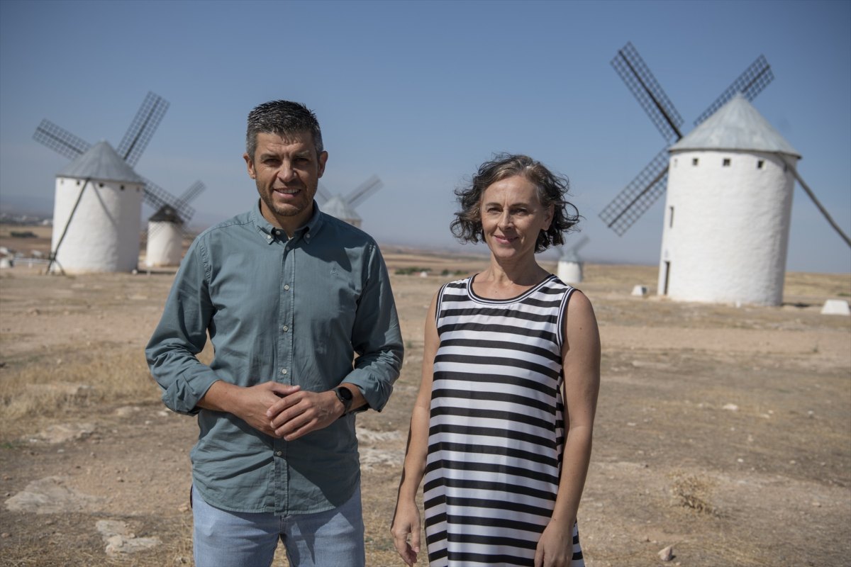 Santiago Lázaro, alcalde de Campo de Criptana, en los molinos de la localidad