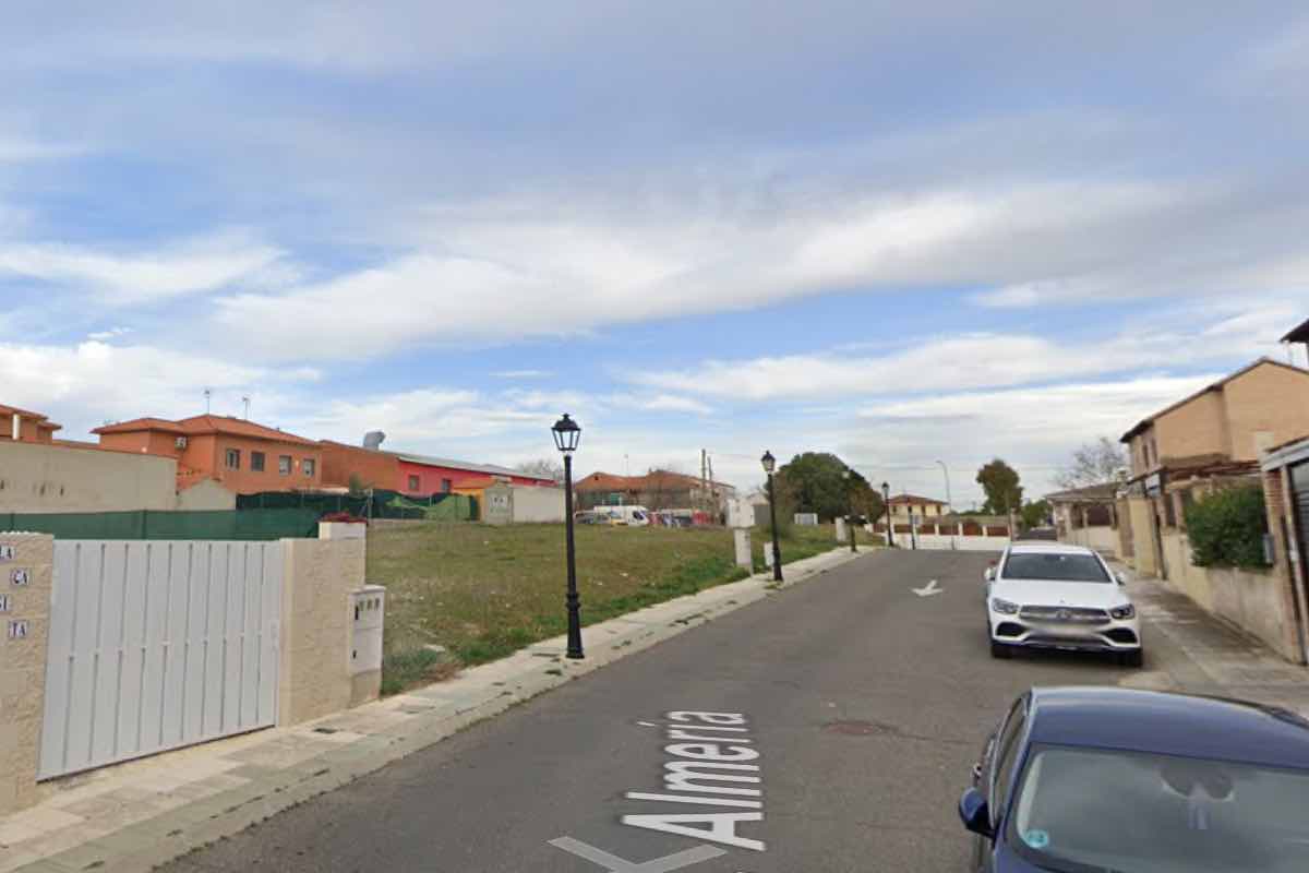 Heridas una mujer de 36 años y una niña de 8 tras la salida de vía de un turismo en El Viso de San Juan/Foto: Google Maps