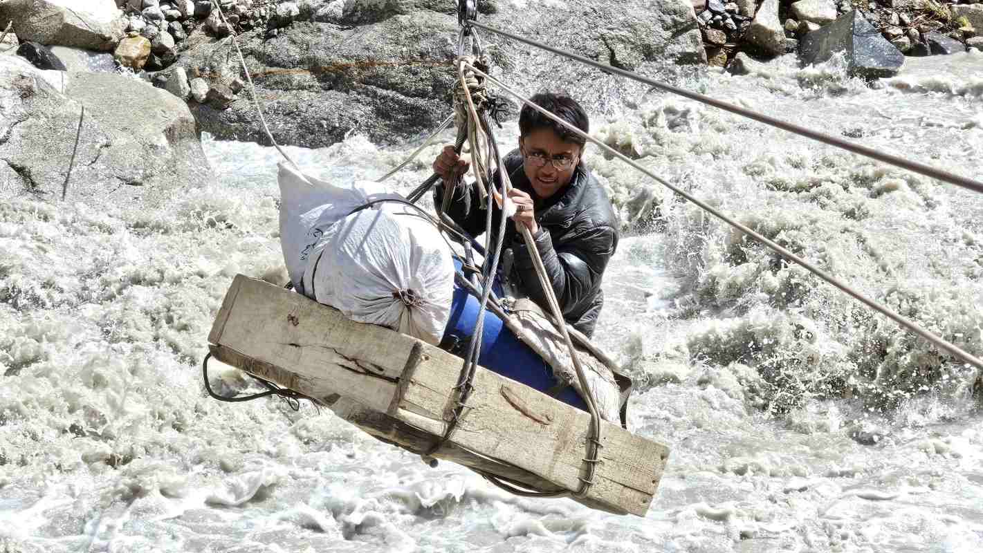 Medio centenar de porteadores pakistaníes aprenden un oficio seguro gracias a Óscar Cardo y la Fundación Sarabastall.